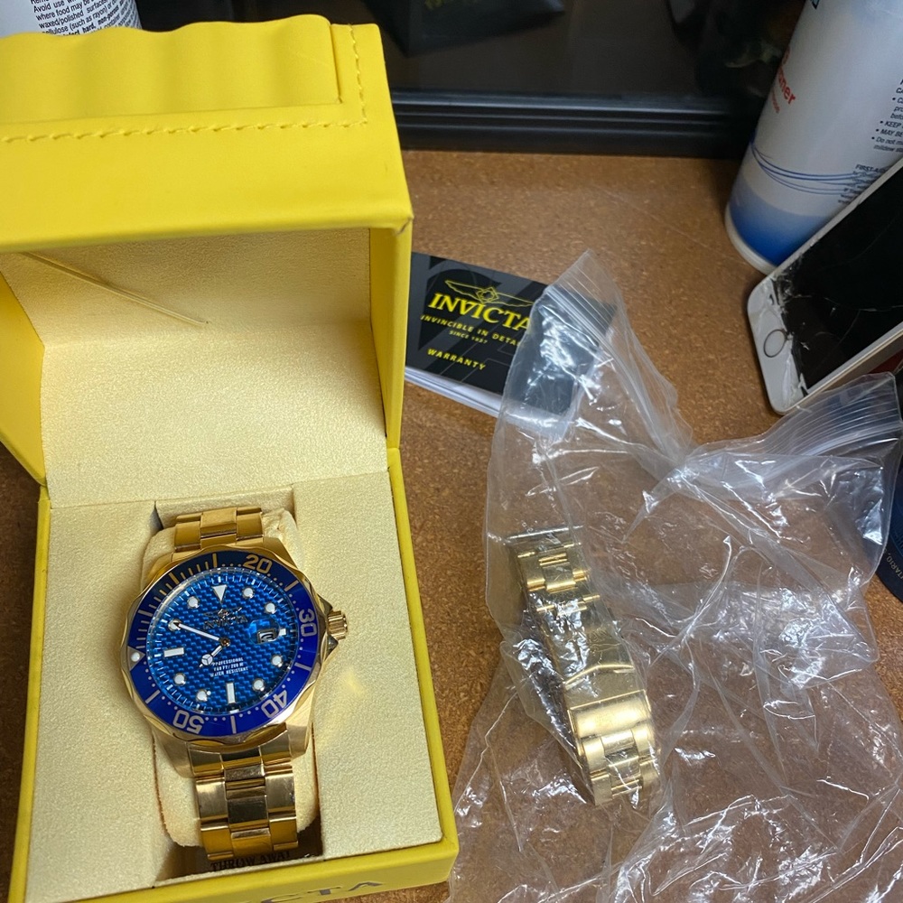 Invicta mens Pro diver watch broken wrist band